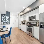 Lux High Rise 1Bdr With Free Parking & Pool, Gym
