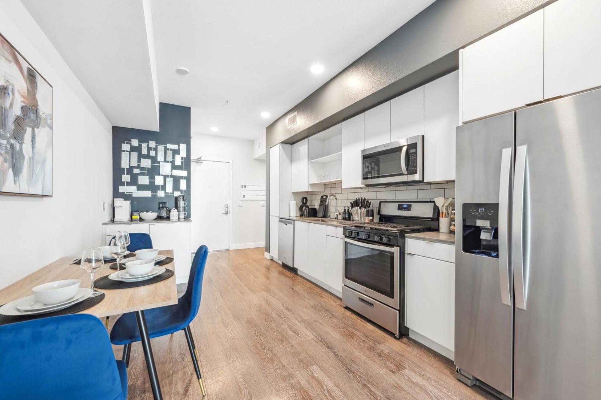 Lux High Rise 1Bdr With Free Parking & Pool, Gym