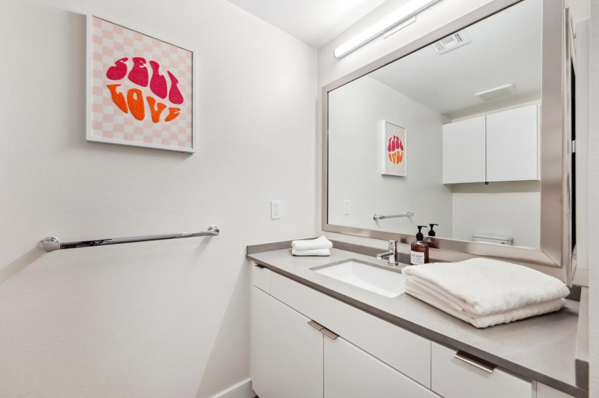 Apartment Lux High Rise 1Bdr With Free Parking & Pool, Gym Los Angeles